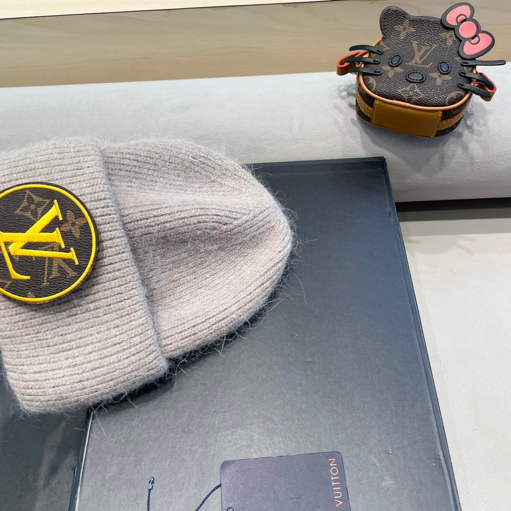 LOUIS VUITTON KNITTED BEANIE HAT IN LIGHT BEIGE WOOL AND RABBIT FUR 417756