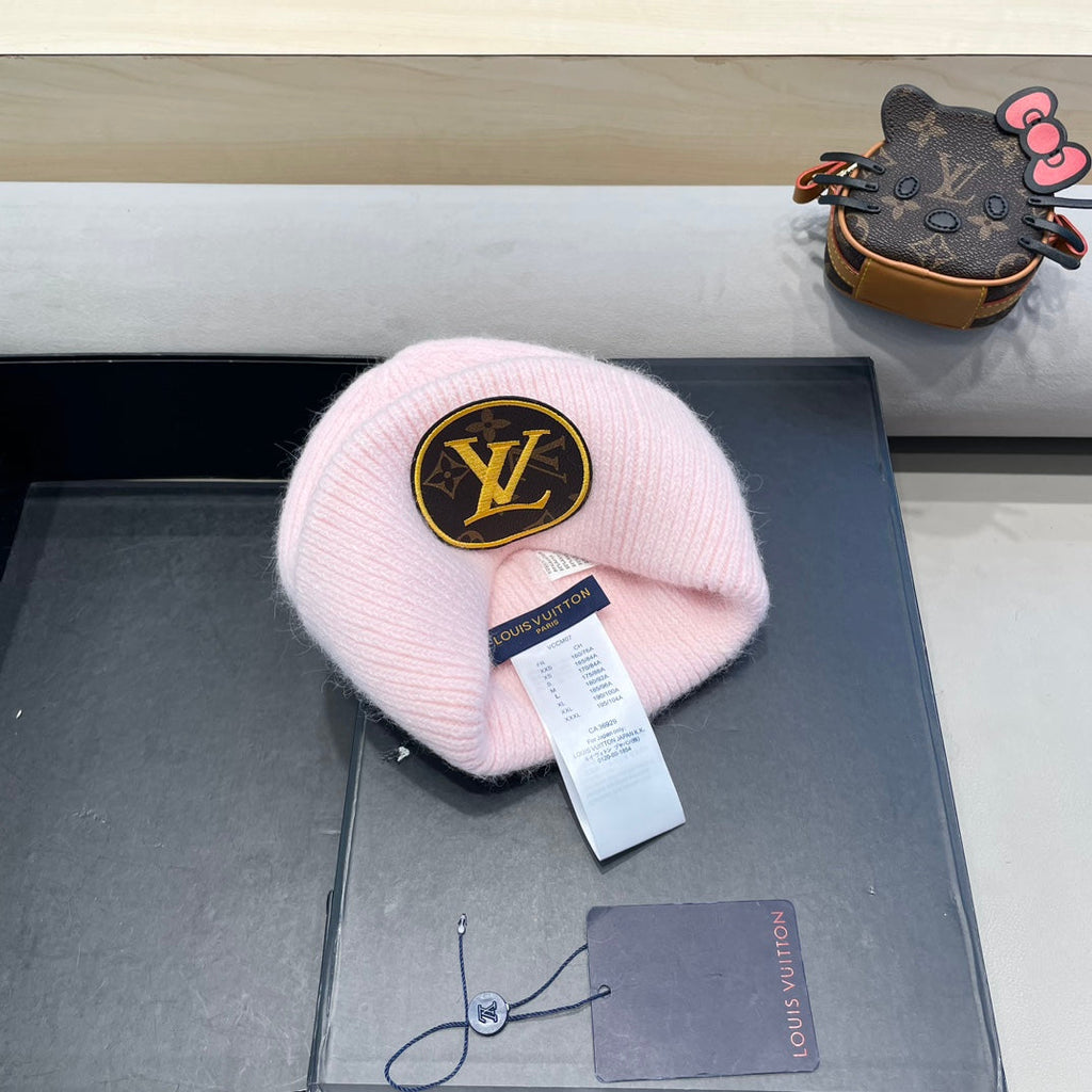 LOUIS VUITTON KNITTED BEANIE HAT IN PASTEL PINK WOOL AND RABBIT FUR 417757