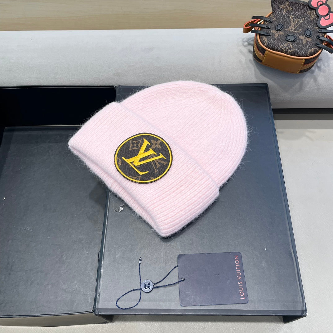 LOUIS VUITTON KNITTED BEANIE HAT IN PASTEL PINK WOOL AND RABBIT FUR 417757