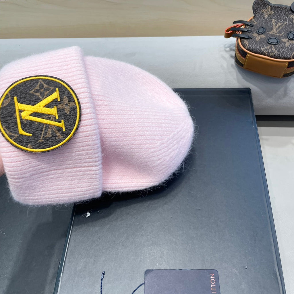 LOUIS VUITTON KNITTED BEANIE HAT IN PASTEL PINK WOOL AND RABBIT FUR 417757