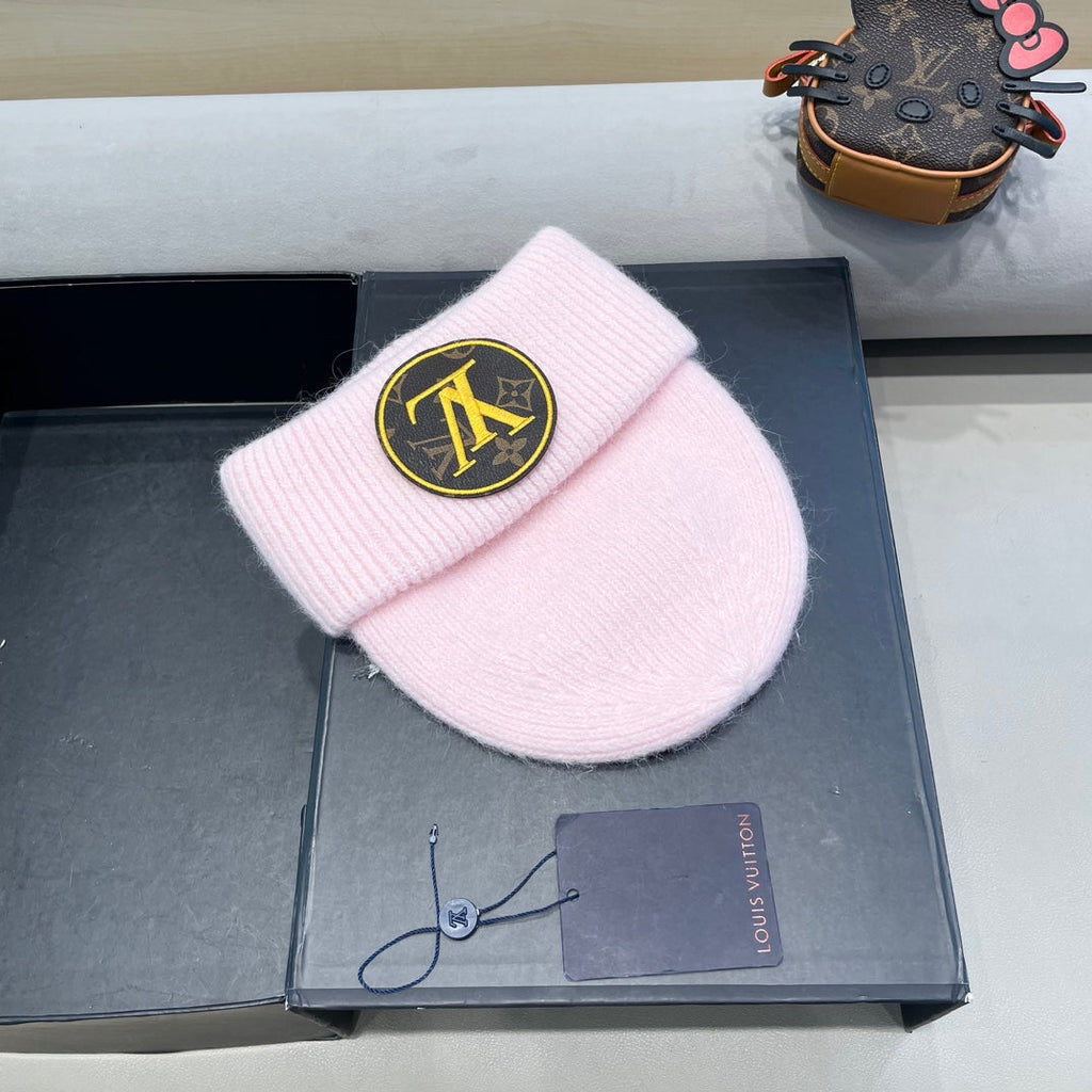 LOUIS VUITTON KNITTED BEANIE HAT IN PASTEL PINK WOOL AND RABBIT FUR 417757