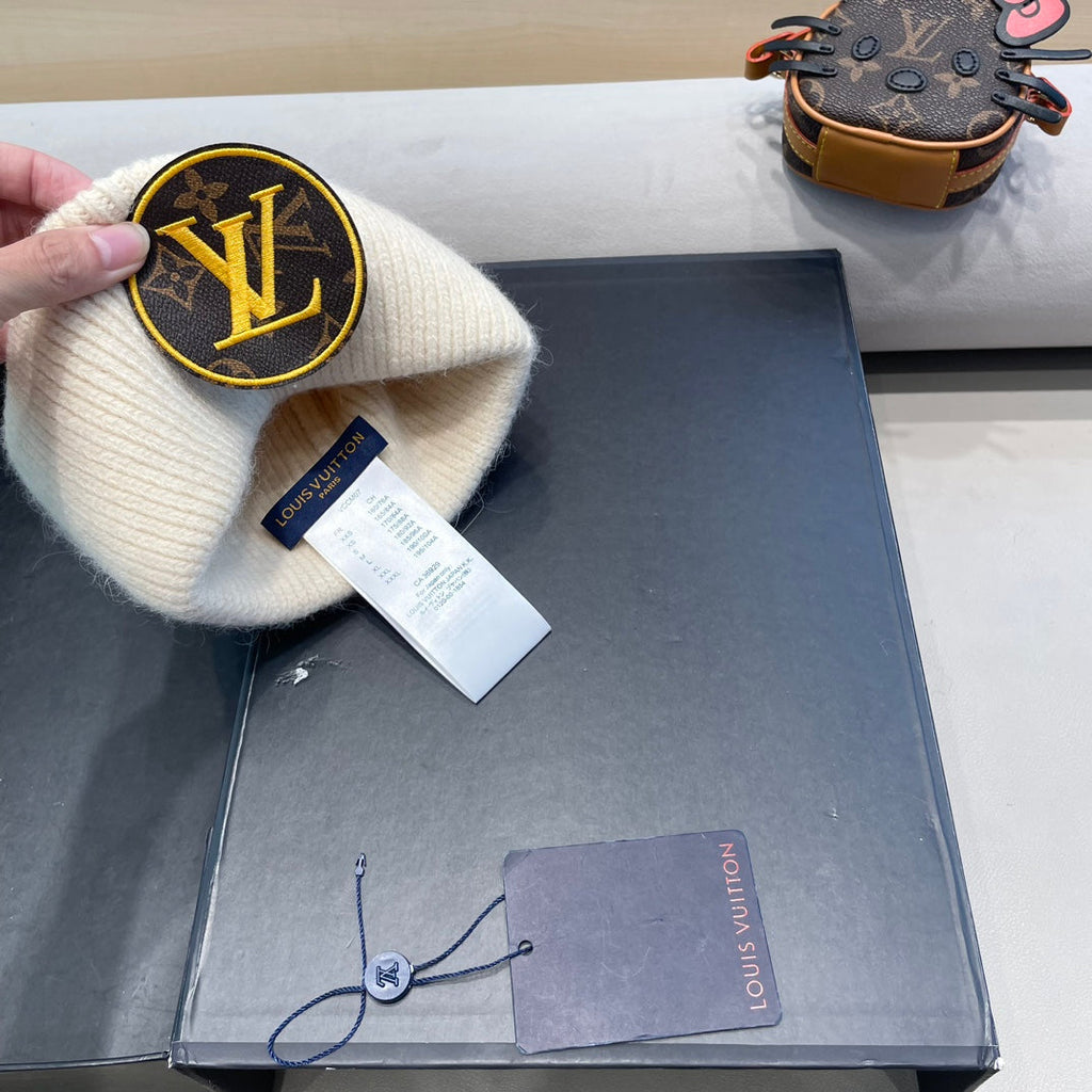 LOUIS VUITTON KNITTED BEANIE HAT IN BEIGE WOOL AND RABBIT FUR 417758
