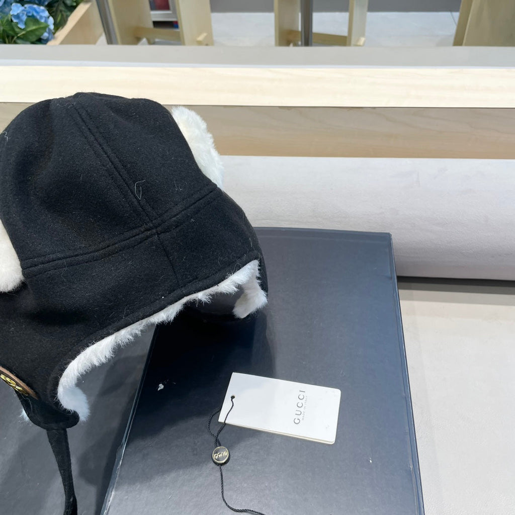 GUCCI TRAPPER HAT IN BLACK SUEDE AND FLEECE 417777
