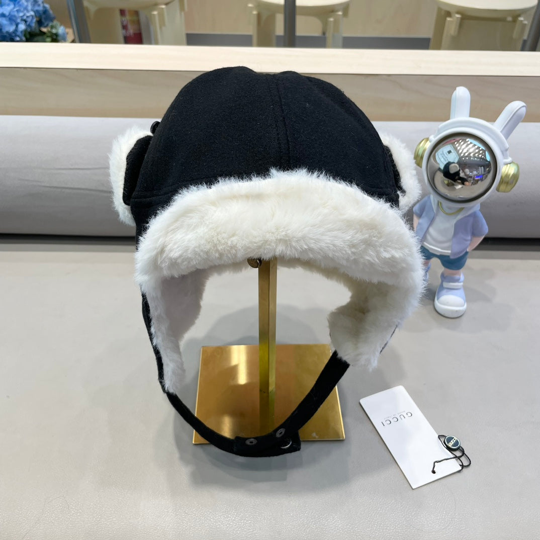 GUCCI TRAPPER HAT IN BLACK SUEDE AND FLEECE 417777