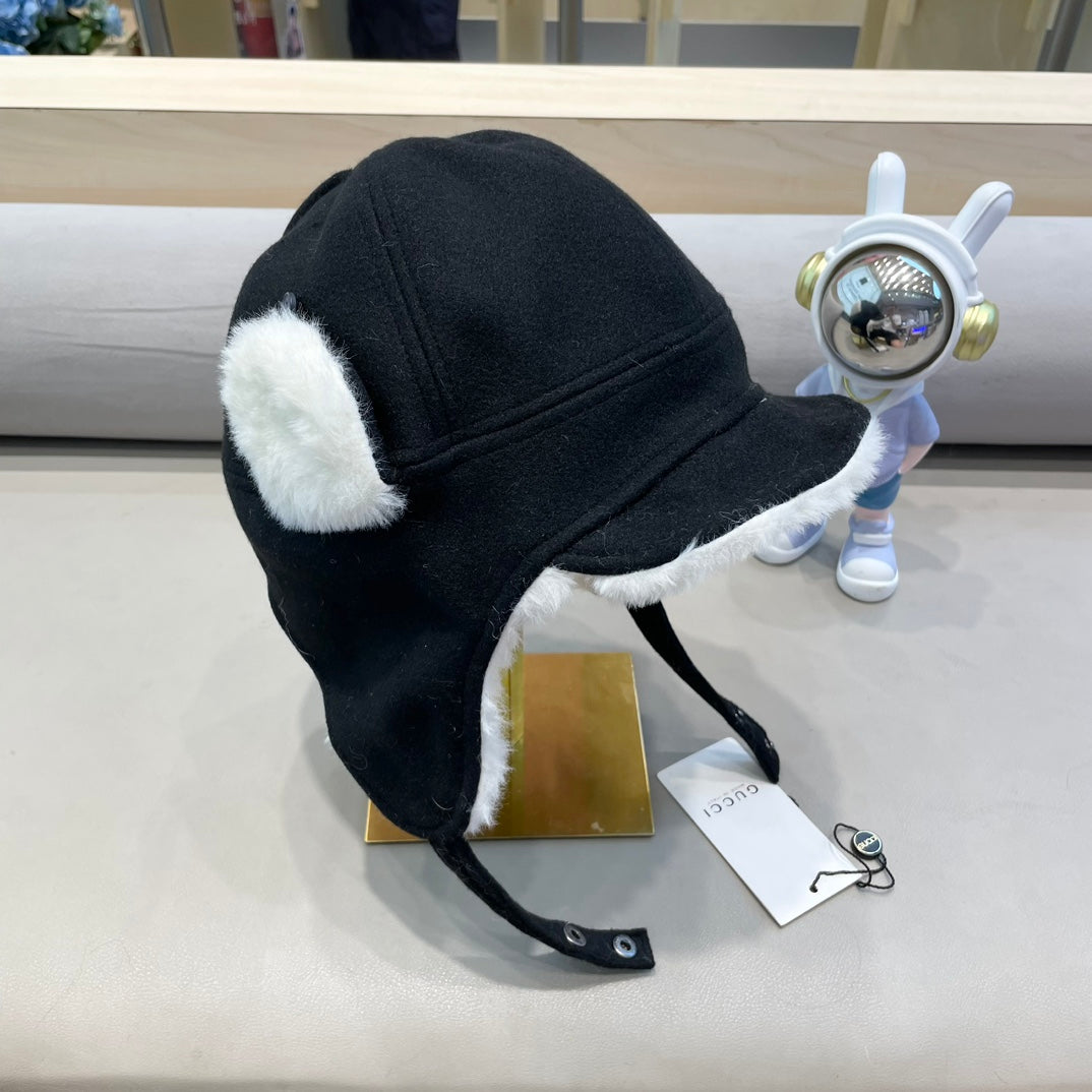 GUCCI TRAPPER HAT IN BLACK SUEDE AND FLEECE 417777