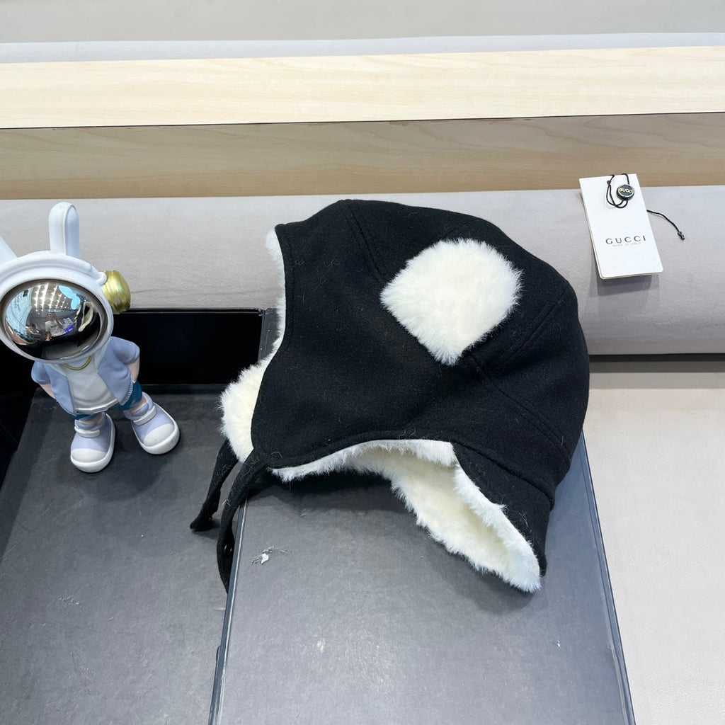 GUCCI TRAPPER HAT IN BLACK SUEDE AND FLEECE 417777