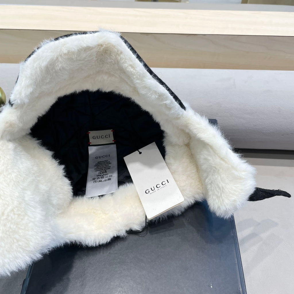 GUCCI TRAPPER HAT IN BLACK SUEDE AND FLEECE 417777