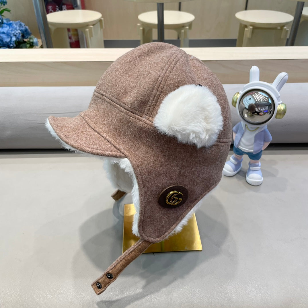 GUCCI TRAPPER HAT IN MEDIUM BROWN SUEDE AND FLEECE 417778