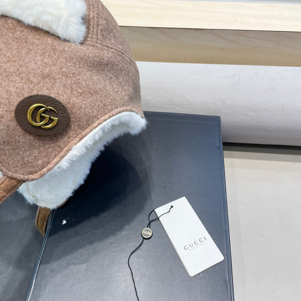 GUCCI TRAPPER HAT IN MEDIUM BROWN SUEDE AND FLEECE 417778