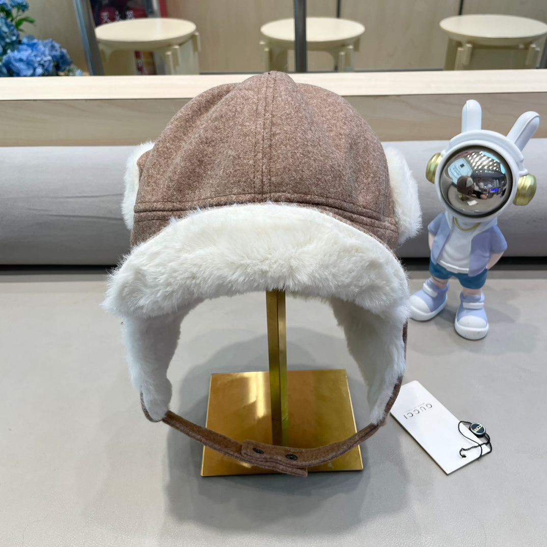 GUCCI TRAPPER HAT IN MEDIUM BROWN SUEDE AND FLEECE 417778