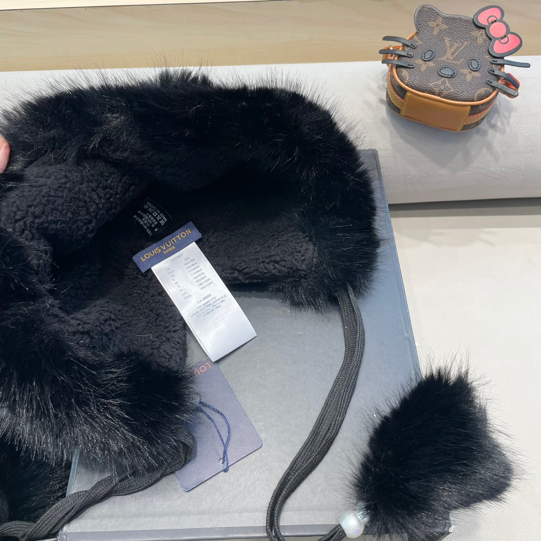 LOUIS VUITTON BEANIE HAT IN BLACK FLEECE AND WOOL 424308