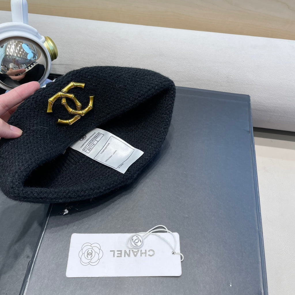 CHANEL KNIT HAT IN BLACK WOOL 424303