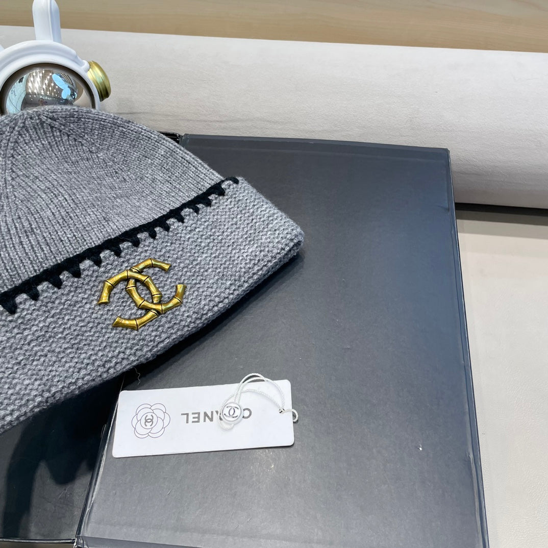 CHANEL KNIT HAT IN SHADOW GRAY WOOL 424301