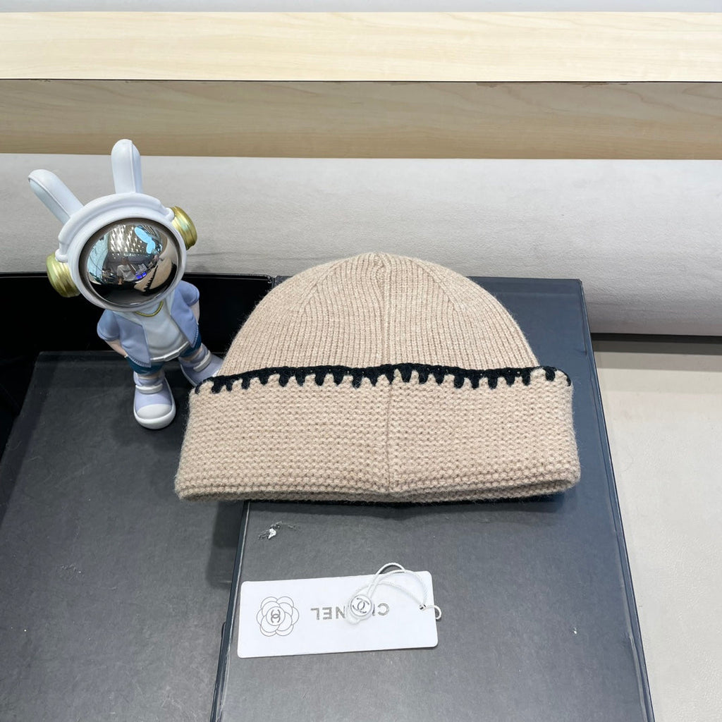 CHANEL KNIT HAT IN CAMEL BEIGE WOOL 424300