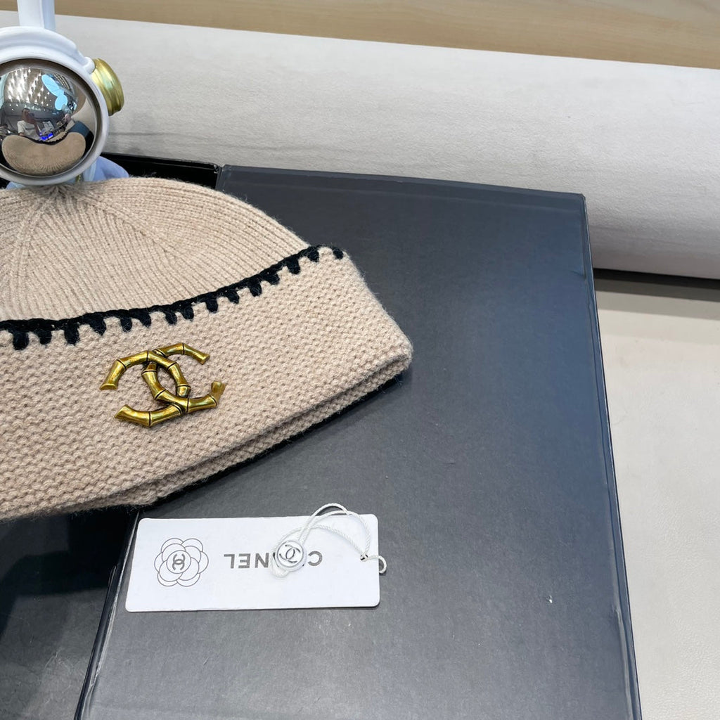 CHANEL KNIT HAT IN CAMEL BEIGE WOOL 424300