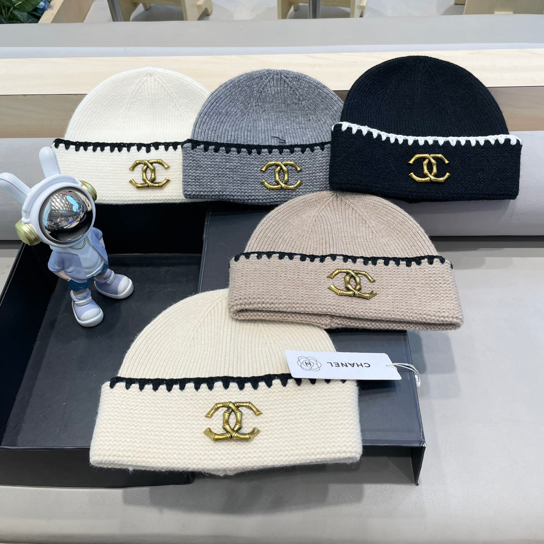 CHANEL BEANIE HAT IN WHITE WOOL 419782