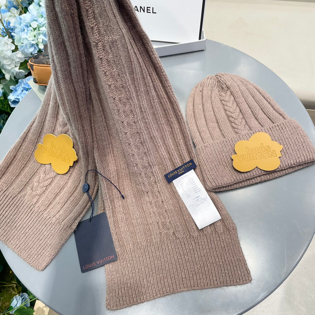 LOUIS VUITTON SET SCARF AND HAT IN LIGHT BROWN WOOL 419146