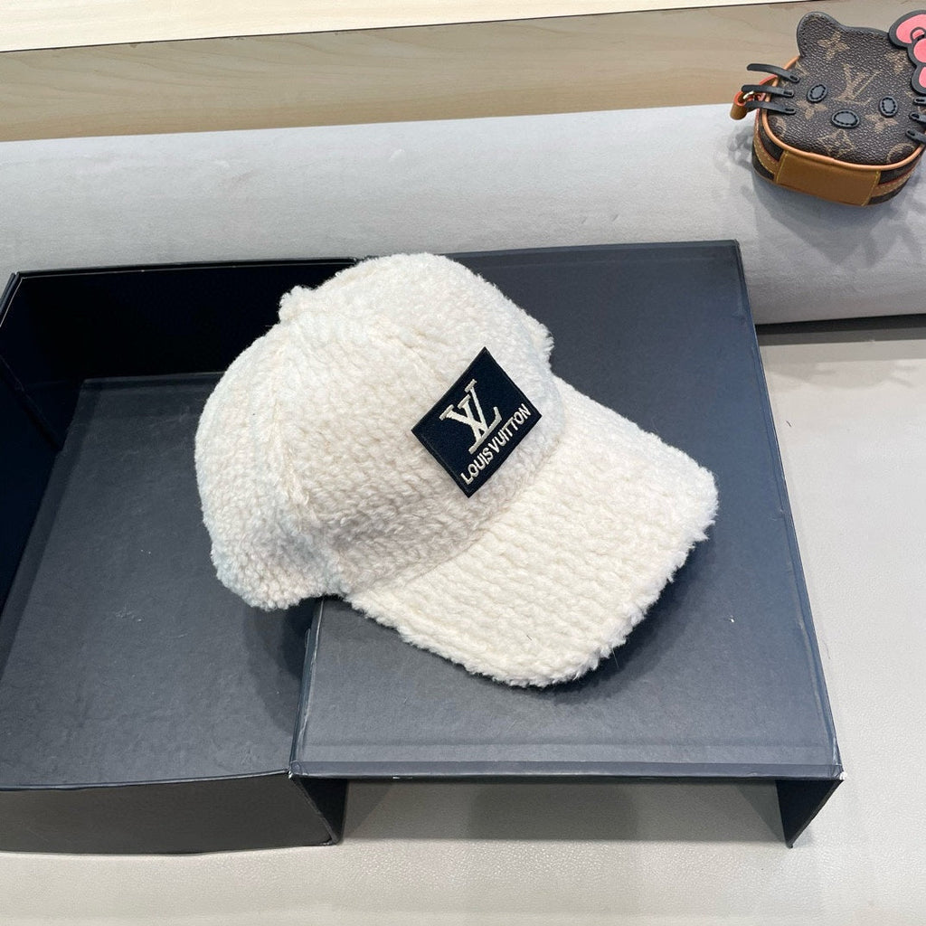 LOUIS VUITTON BASEBALL CAP IN WHITE WOOL 421243