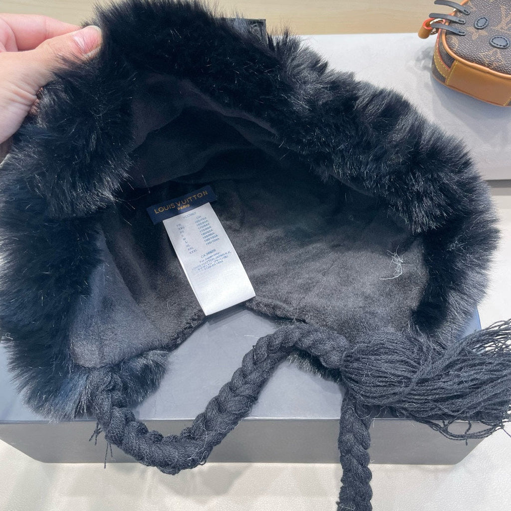 LOUIS VUITTON KNITTED BEANIE HAT IN BLACK WOOL WITH JAPANESE CAT EARS 421256