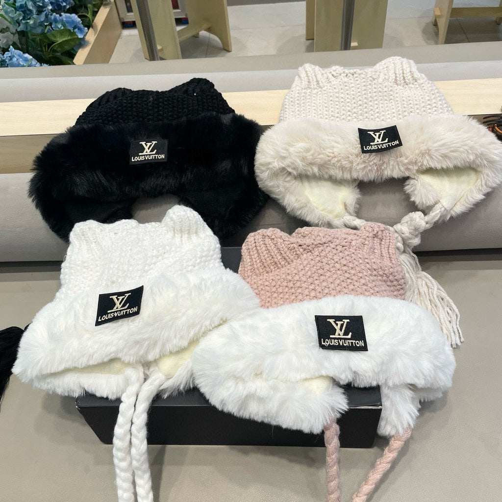 LOUIS VUITTON KNITTED BEANIE HAT IN LIGHT PINK WOOL WITH JAPANESE CAT EARS 421258