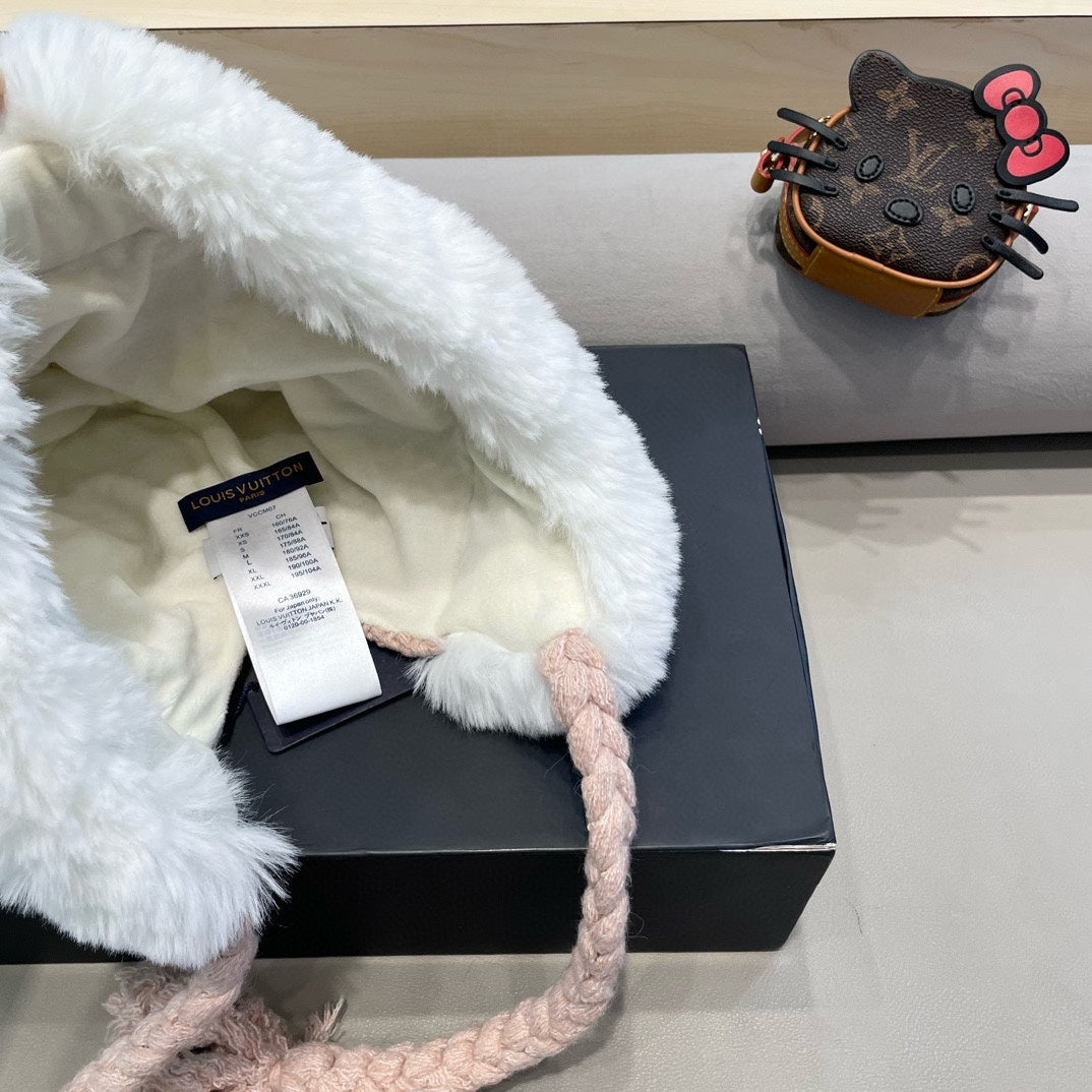 LOUIS VUITTON KNITTED BEANIE HAT IN LIGHT PINK WOOL WITH JAPANESE CAT EARS 421258