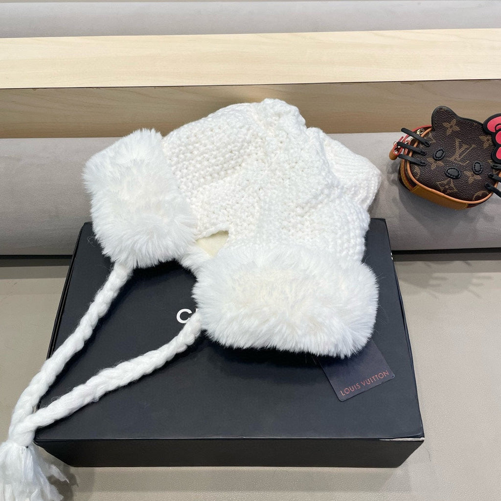 LOUIS VUITTON KNITTED BEANIE HAT IN WHITE WOOL WITH JAPANESE CAT EARS 421259