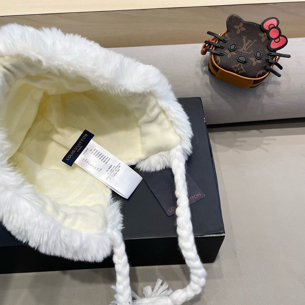 LOUIS VUITTON KNITTED BEANIE HAT IN WHITE WOOL WITH JAPANESE CAT EARS 421259