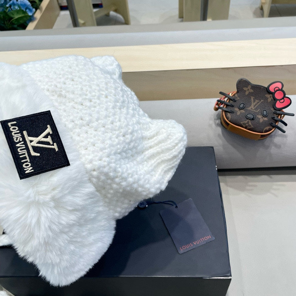 LOUIS VUITTON KNITTED BEANIE HAT IN WHITE WOOL WITH JAPANESE CAT EARS 421259