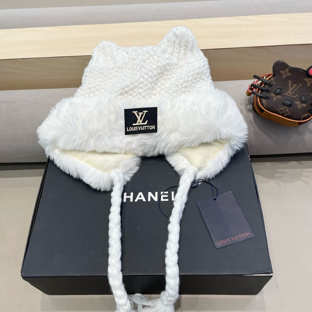 LOUIS VUITTON KNITTED BEANIE HAT IN WHITE WOOL WITH JAPANESE CAT EARS 421259