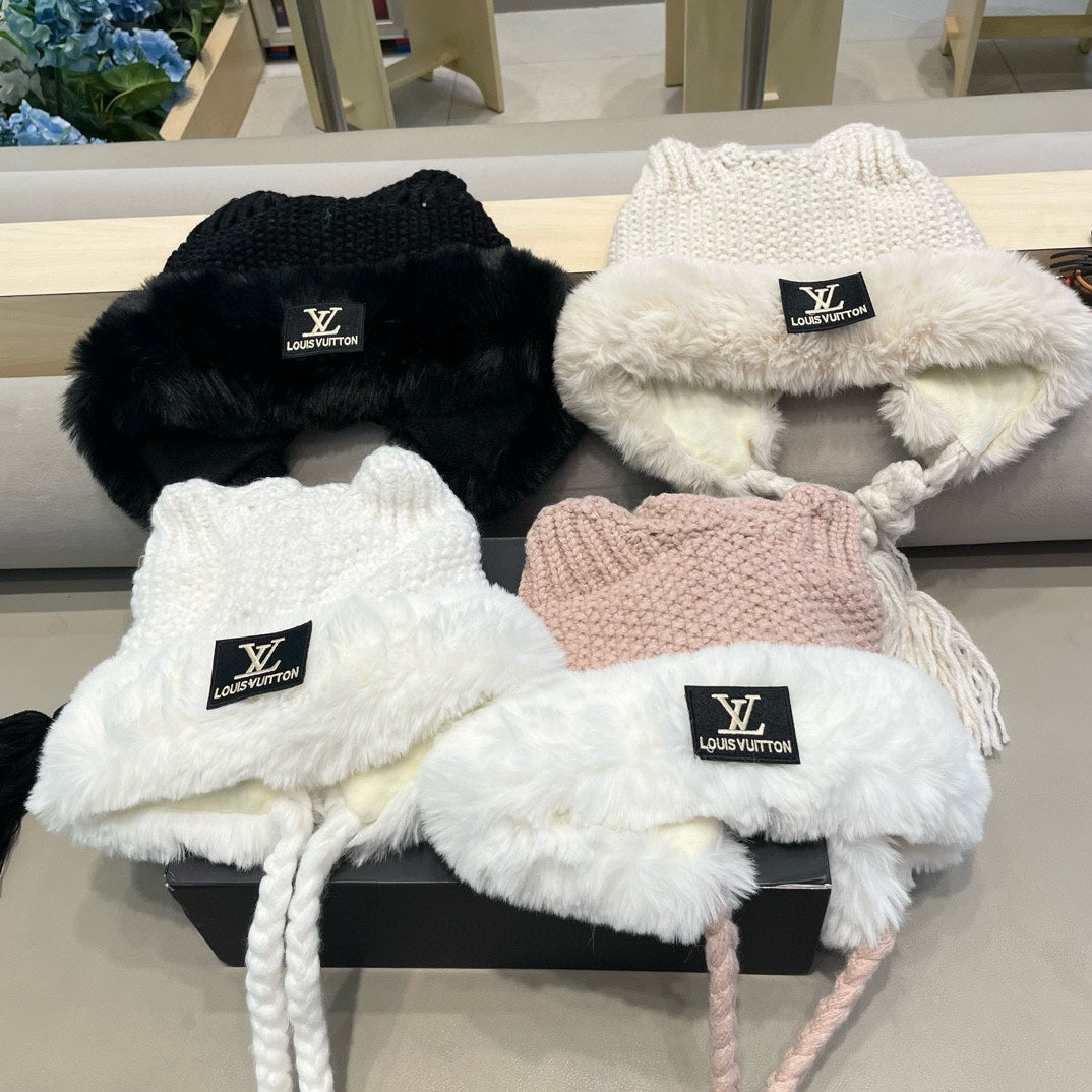 LOUIS VUITTON KNITTED BEANIE HAT IN WHITE WOOL WITH JAPANESE CAT EARS 421259