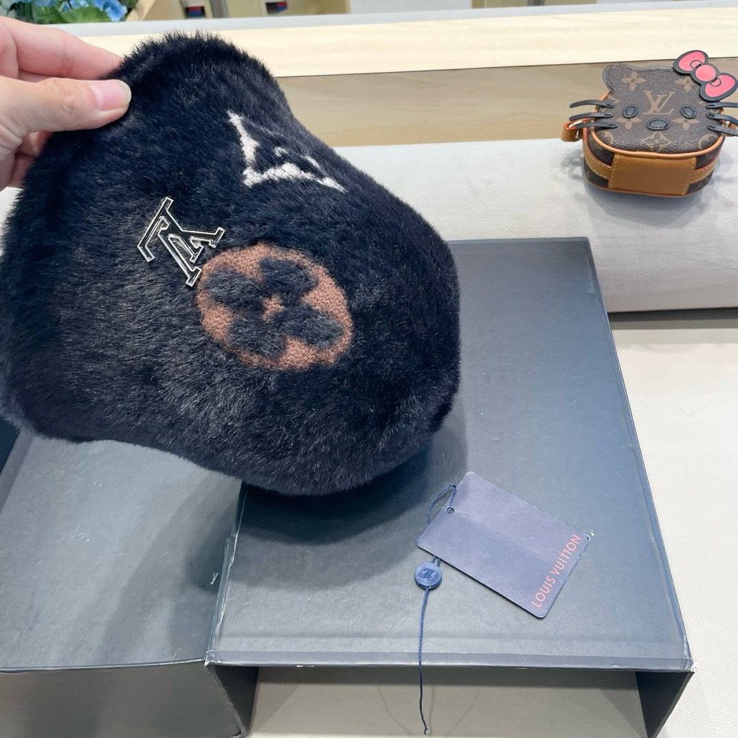 LOUIS VUITTON BUCKET HAT IN BLACK RABBIT FUR 421260