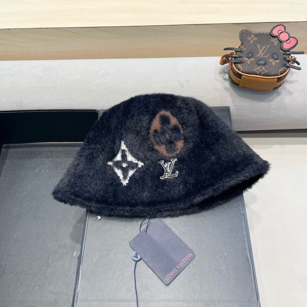 LOUIS VUITTON BUCKET HAT IN BLACK RABBIT FUR 421260