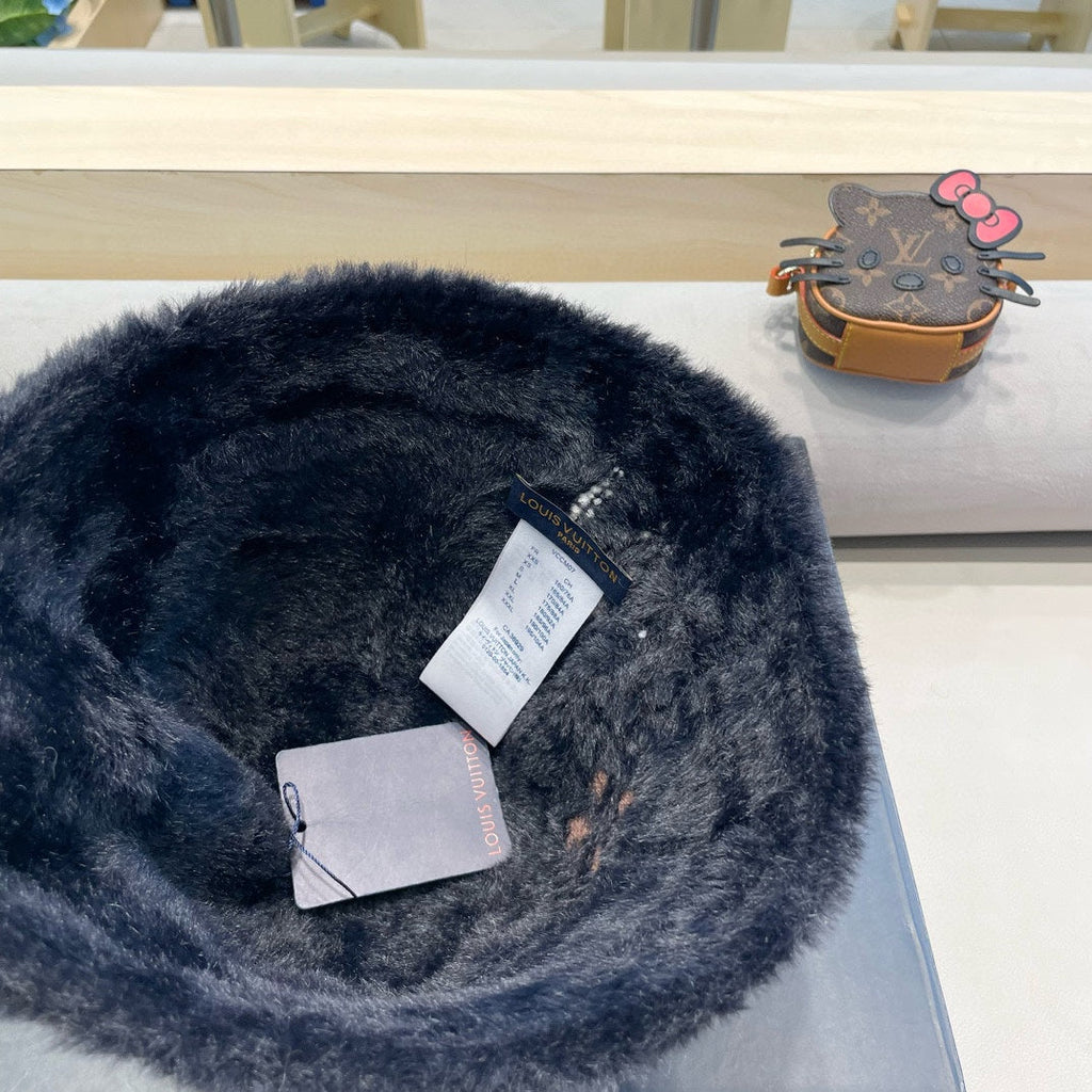 LOUIS VUITTON BUCKET HAT IN BLACK RABBIT FUR 421260