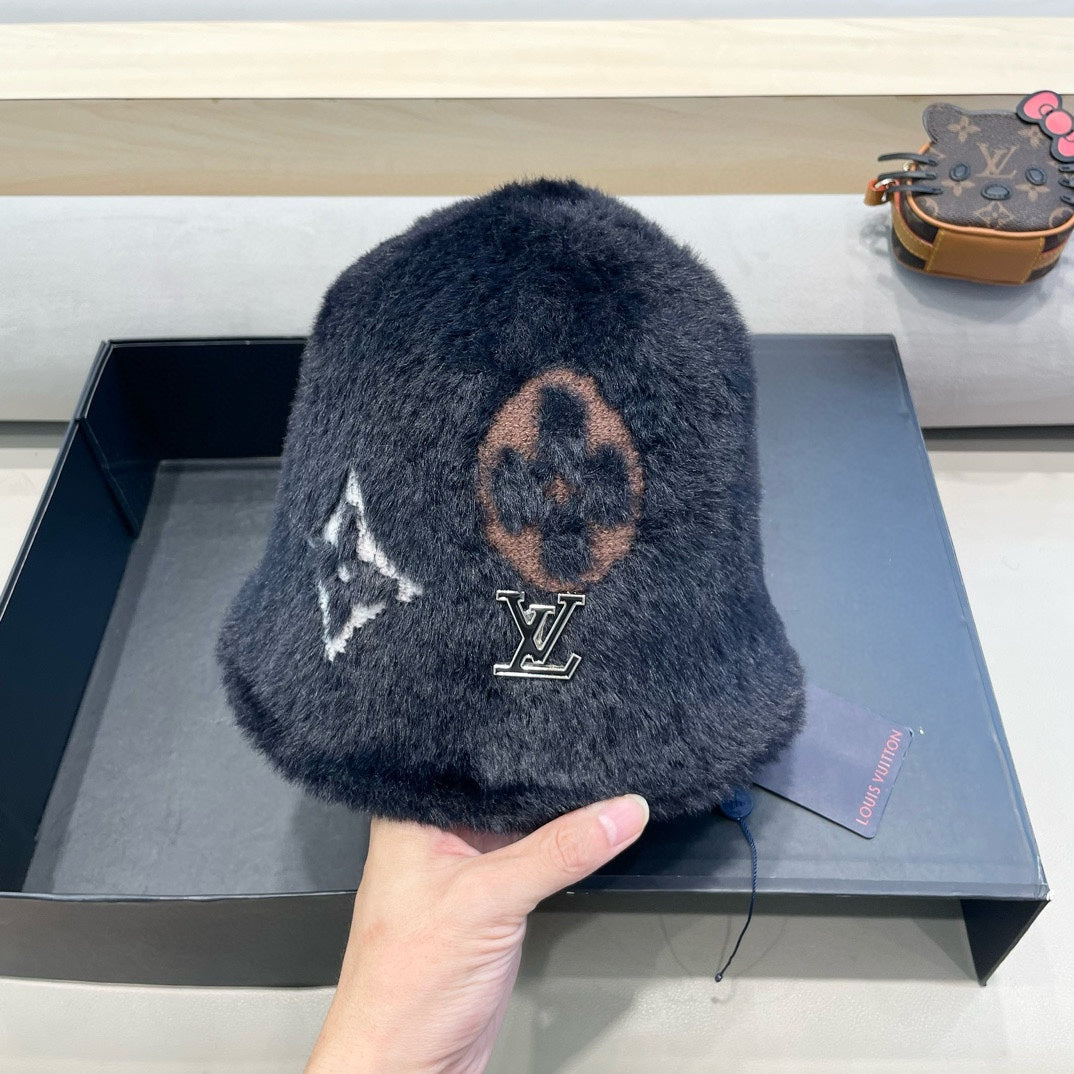LOUIS VUITTON BUCKET HAT IN BLACK RABBIT FUR 421260