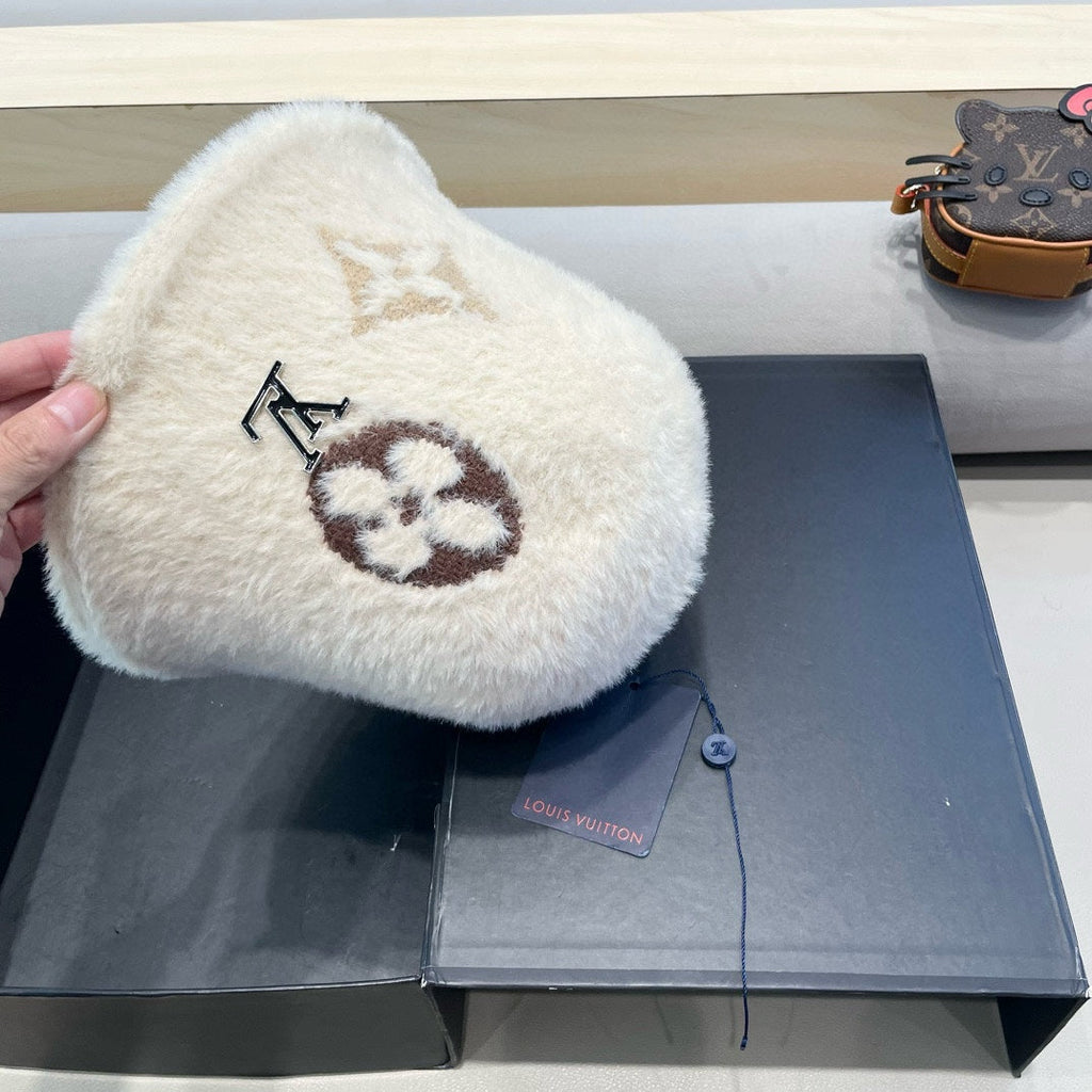 LOUIS VUITTON BUCKET HAT IN BEIGE RABBIT FUR 421261