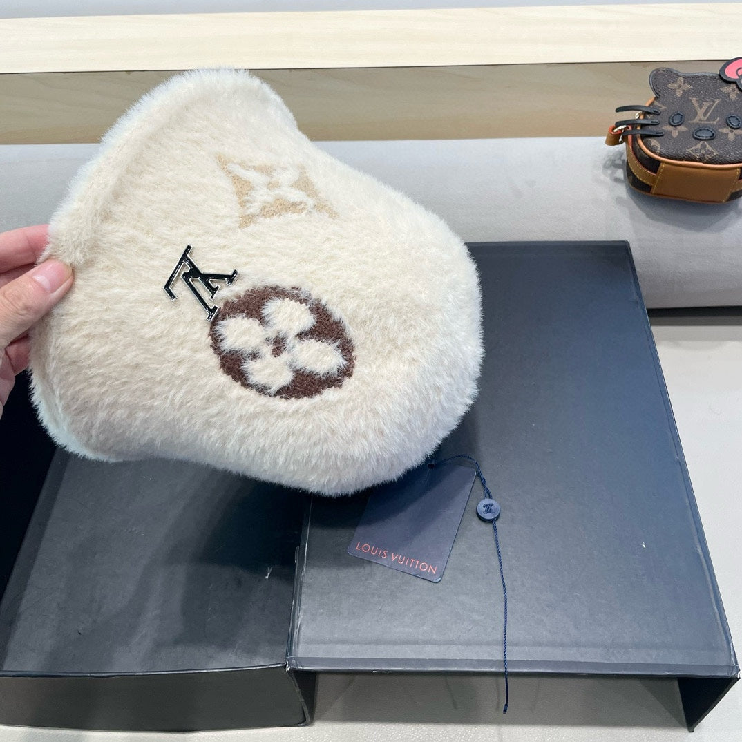 LOUIS VUITTON BUCKET HAT IN BEIGE RABBIT FUR 421261