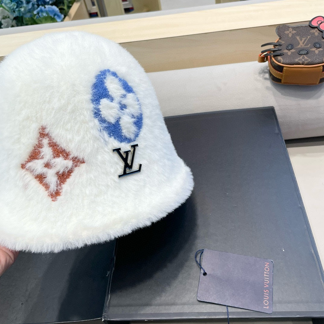 LOUIS VUITTON BUCKET HAT IN WHITE RABBIT FUR 421262