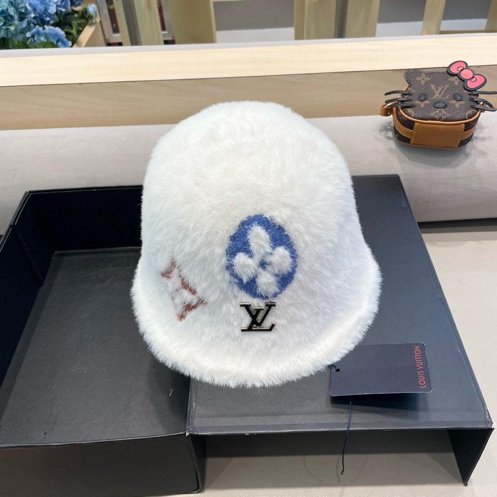 LOUIS VUITTON BUCKET HAT IN WHITE RABBIT FUR 421262