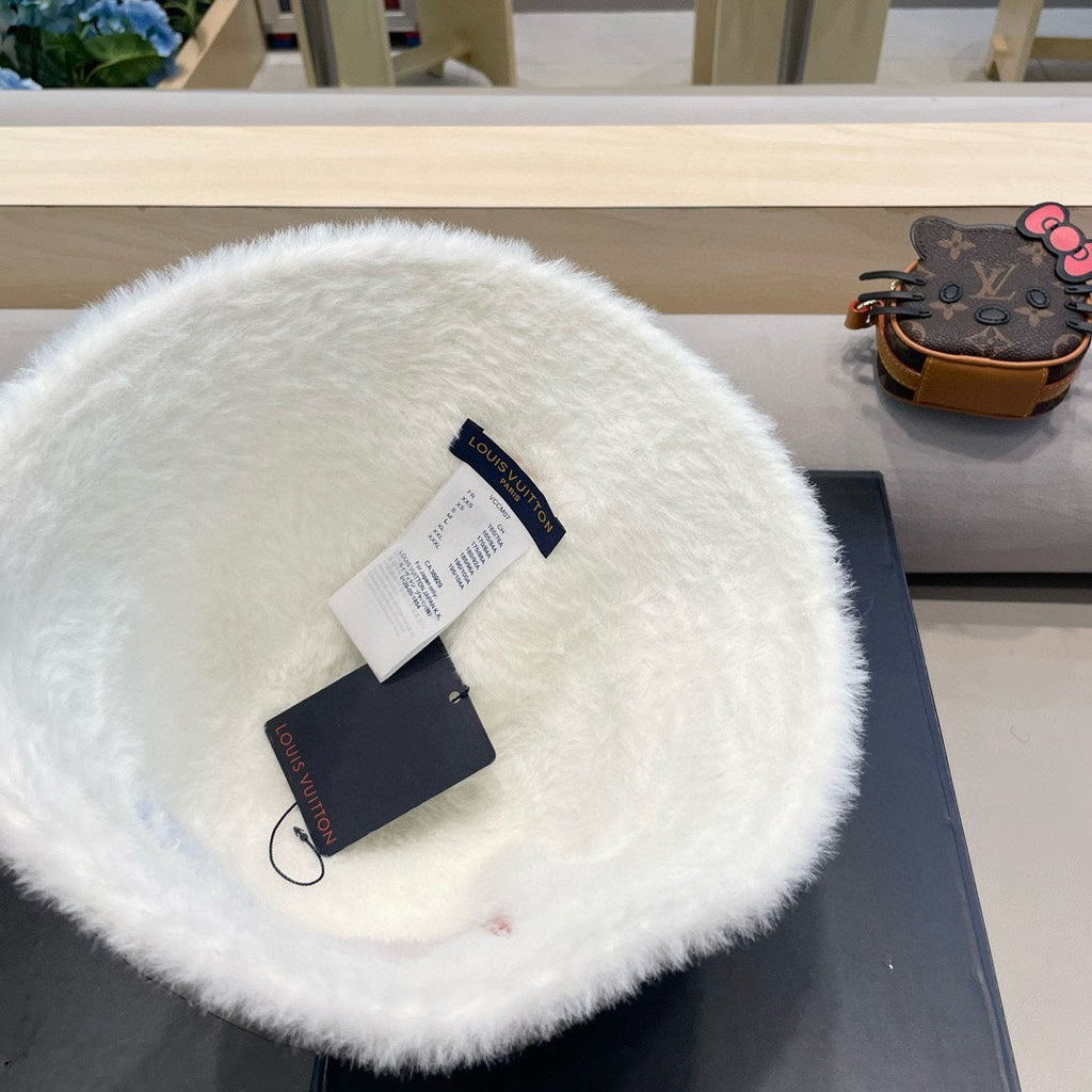 LOUIS VUITTON BUCKET HAT IN WHITE RABBIT FUR 421262