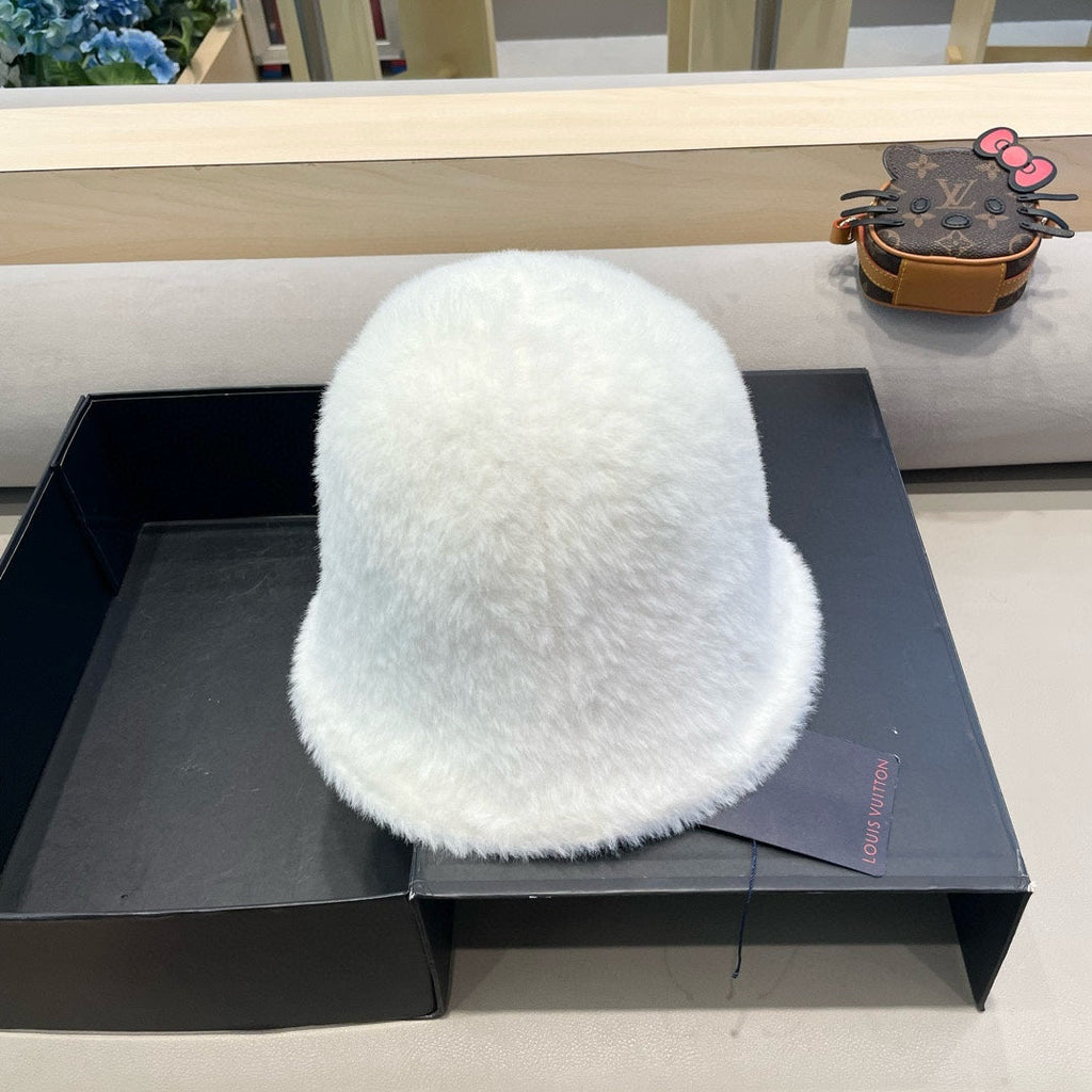LOUIS VUITTON BUCKET HAT IN WHITE RABBIT FUR 421262