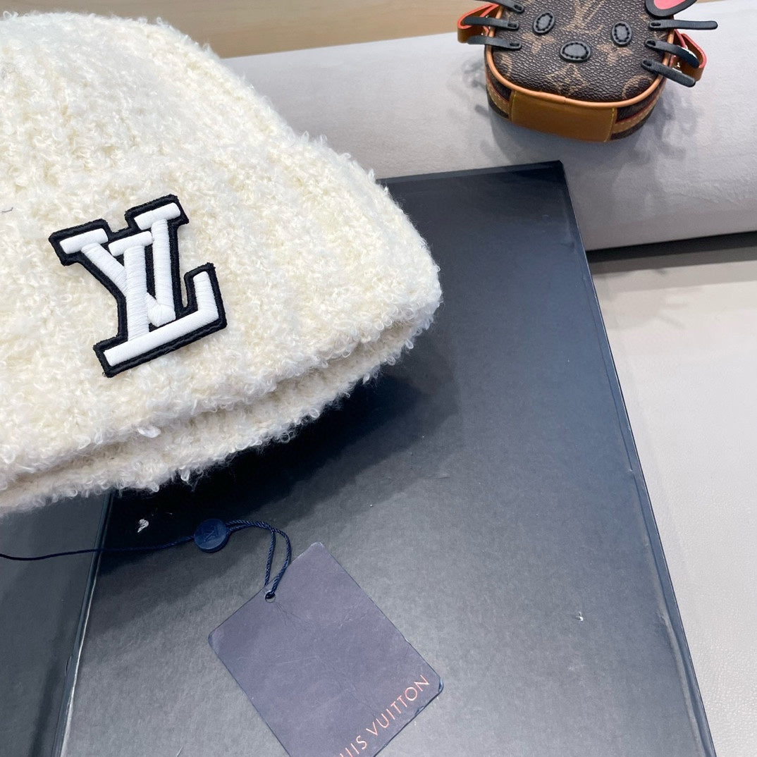 LOUIS VUITTON KNITTED BEANIE HAT IN WHITE WOOL 421265