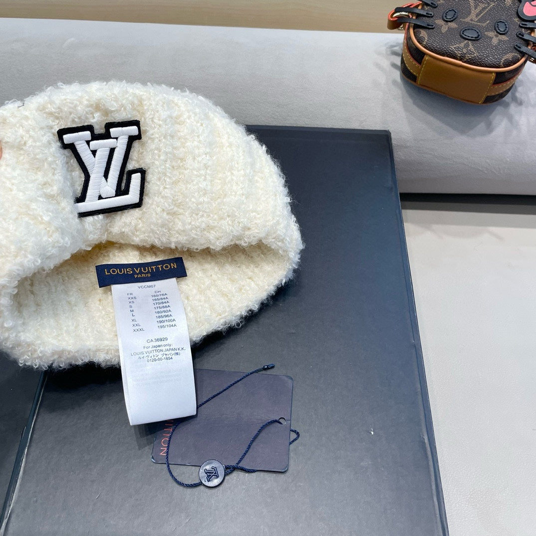 LOUIS VUITTON KNITTED BEANIE HAT IN WHITE WOOL 421265