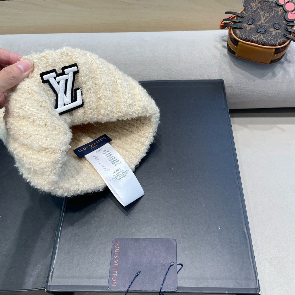 LOUIS VUITTON KNITTED BEANIE HAT IN LIGHT BEIGE WOOL 421267