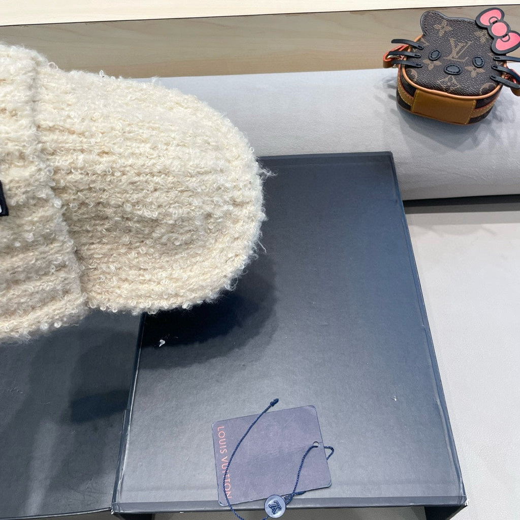 LOUIS VUITTON KNITTED BEANIE HAT IN LIGHT BEIGE WOOL 421267
