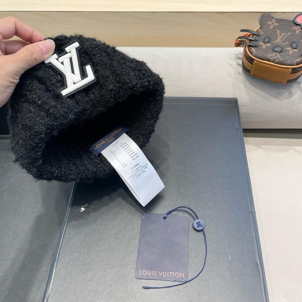 LOUIS VUITTON KNITTED BEANIE HAT IN BLACK WOOL 421268