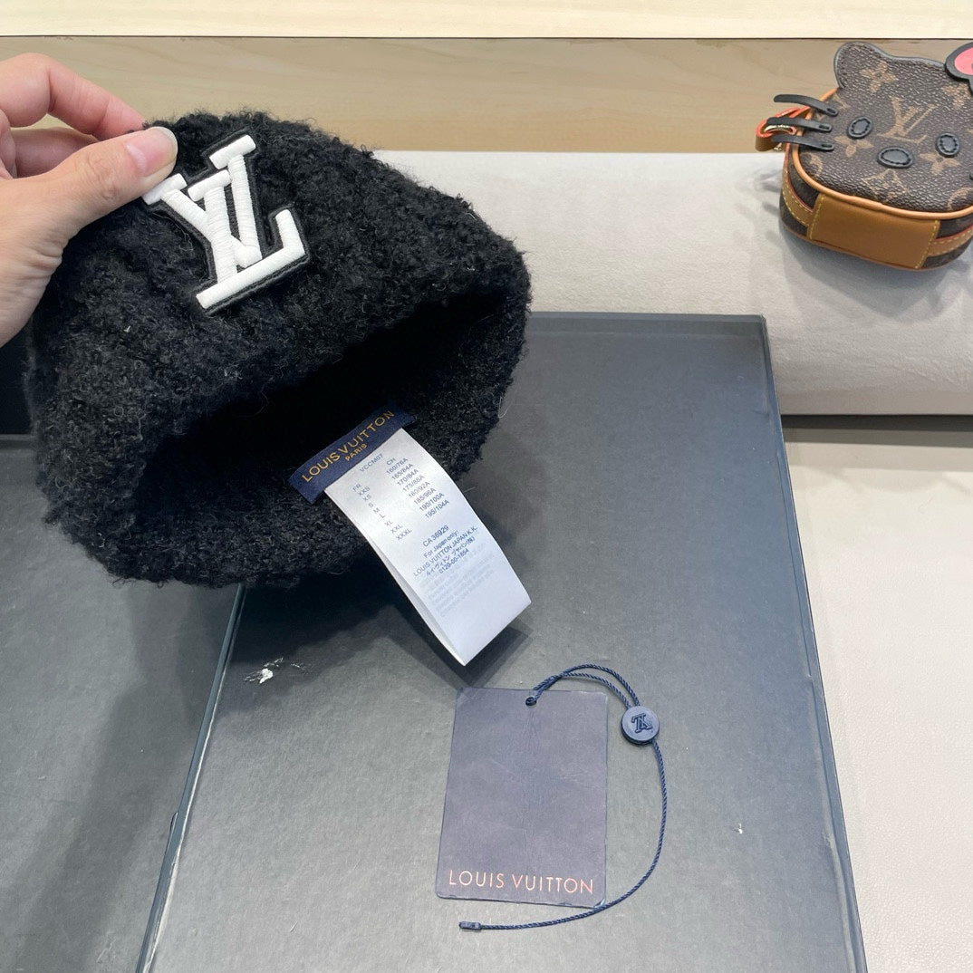 LOUIS VUITTON KNITTED BEANIE HAT IN BLACK WOOL 421268