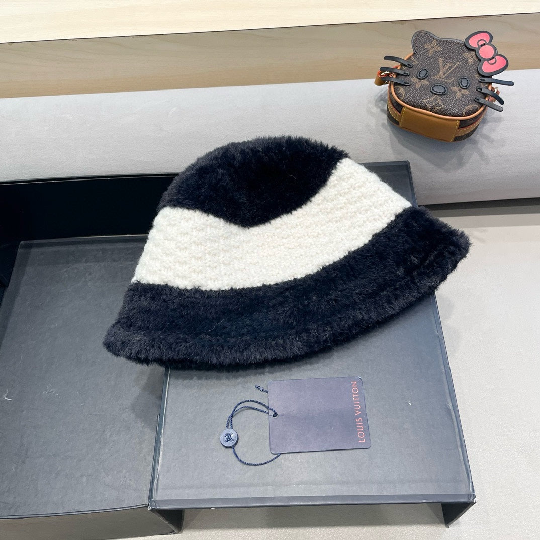LOUIS VUITTON BUCKET HAT IN BLACK MIX WHITE WOOL 421038