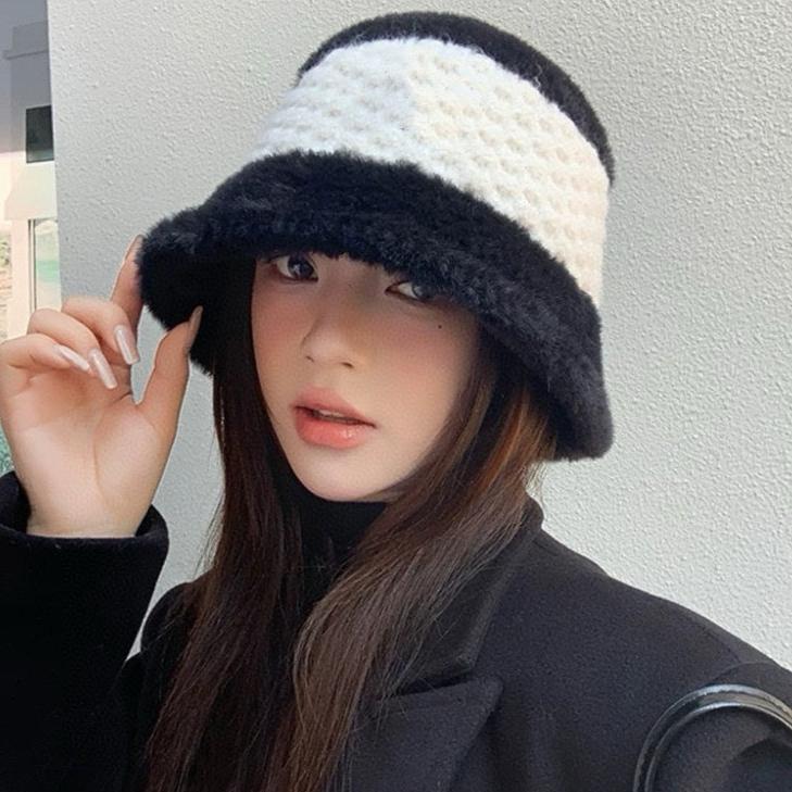 LOUIS VUITTON BUCKET HAT IN BLACK MIX WHITE WOOL 421038