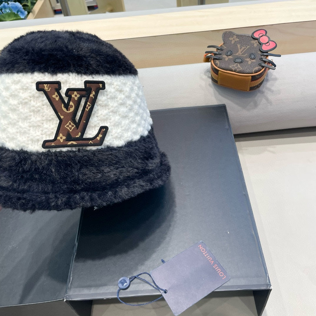 LOUIS VUITTON BUCKET HAT IN BLACK MIX WHITE WOOL 421038