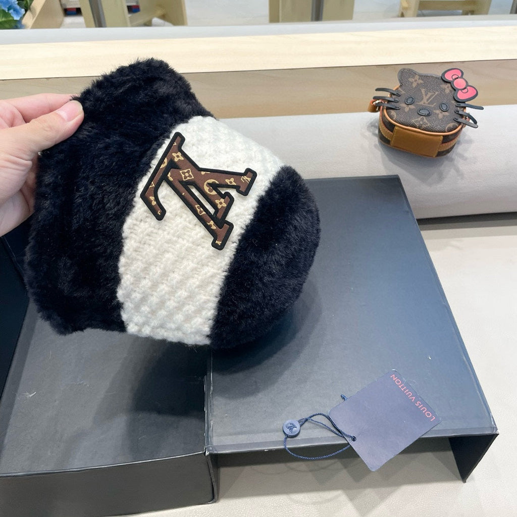 LOUIS VUITTON BUCKET HAT IN BLACK MIX WHITE WOOL 421038